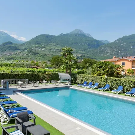 Campagnola Piano Terra Con Giardino Privato * Riva del Garda