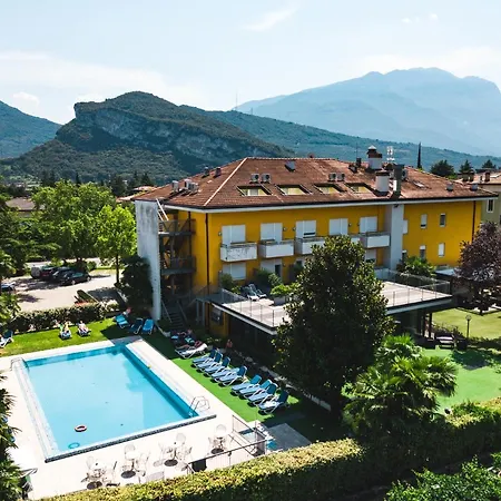 Campagnola Piano Terra Con Giardino Privato *