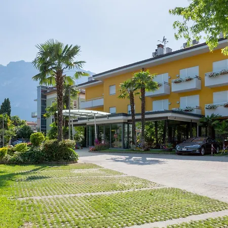 Campagnola Piano Terra Con Giardino Privato *