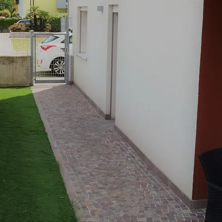 Campagnola Piano Terra Con Giardino Privato *
